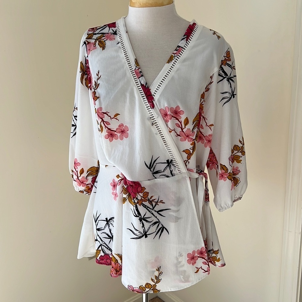 City Chic SZ 14/ XS floral wrap top.